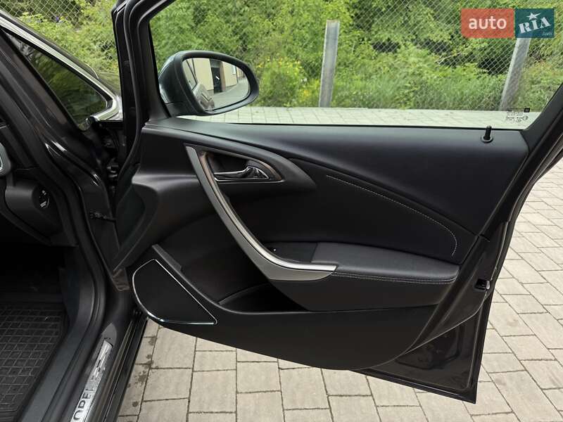 Універсал Opel Astra 2011 в Тернополі