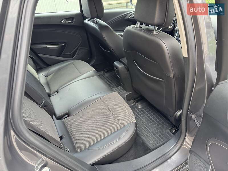 Універсал Opel Astra 2011 в Тернополі