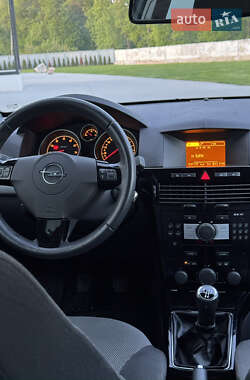 Универсал Opel Astra 2010 в 