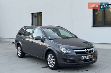 Opel Astra 2010 Opel Astra 2010