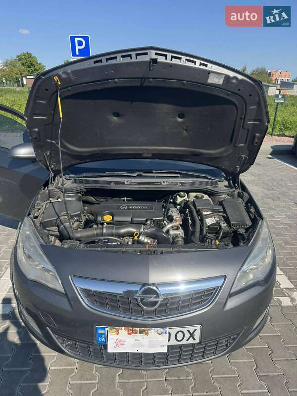 Универсал Opel Astra 2011 в Стрые
