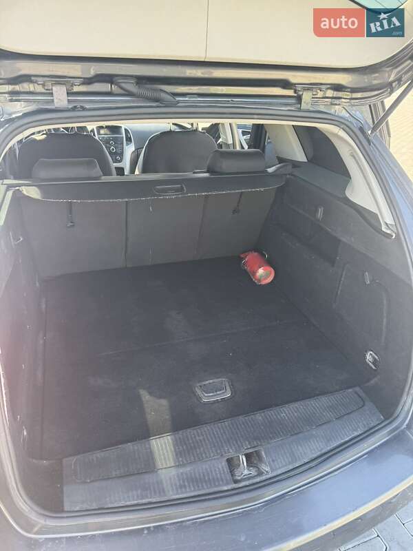 Универсал Opel Astra 2011 в Стрые