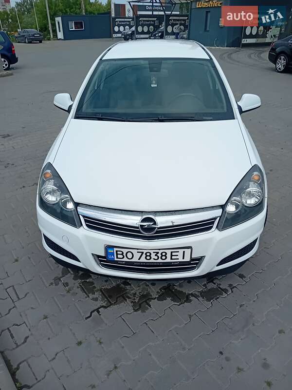 Универсал Opel Astra 2010 в Черновцах