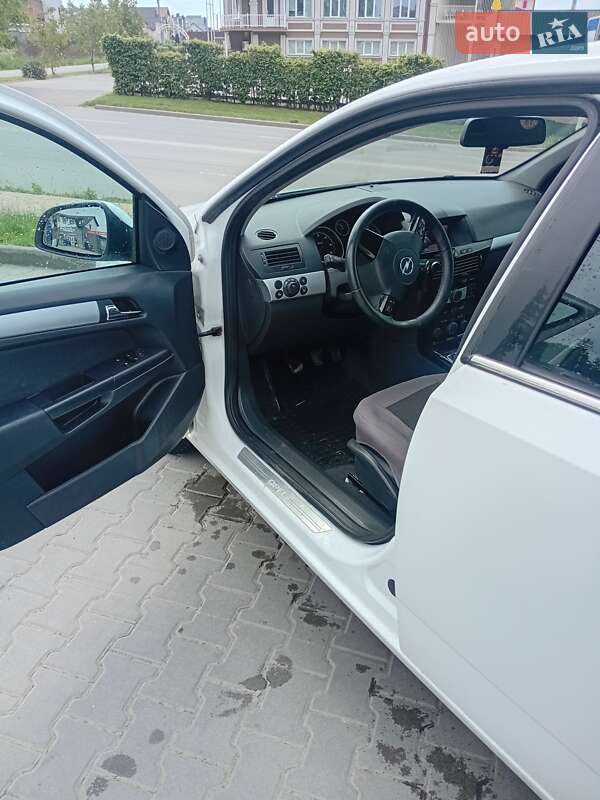 Универсал Opel Astra 2010 в Черновцах