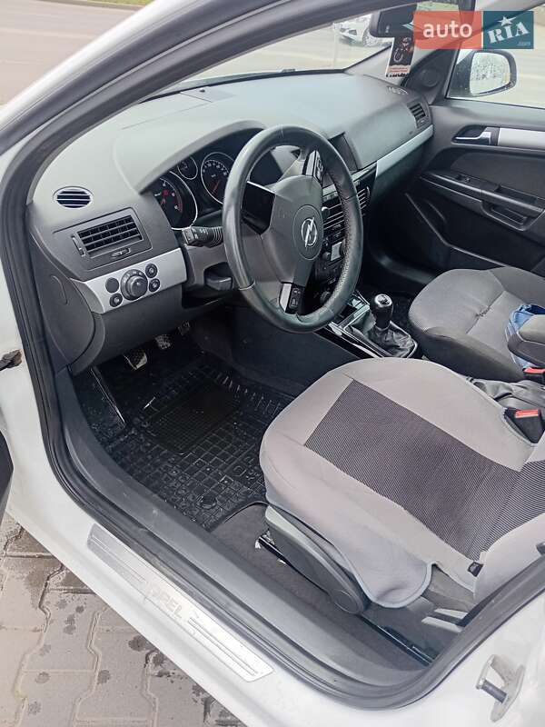 Универсал Opel Astra 2010 в Черновцах
