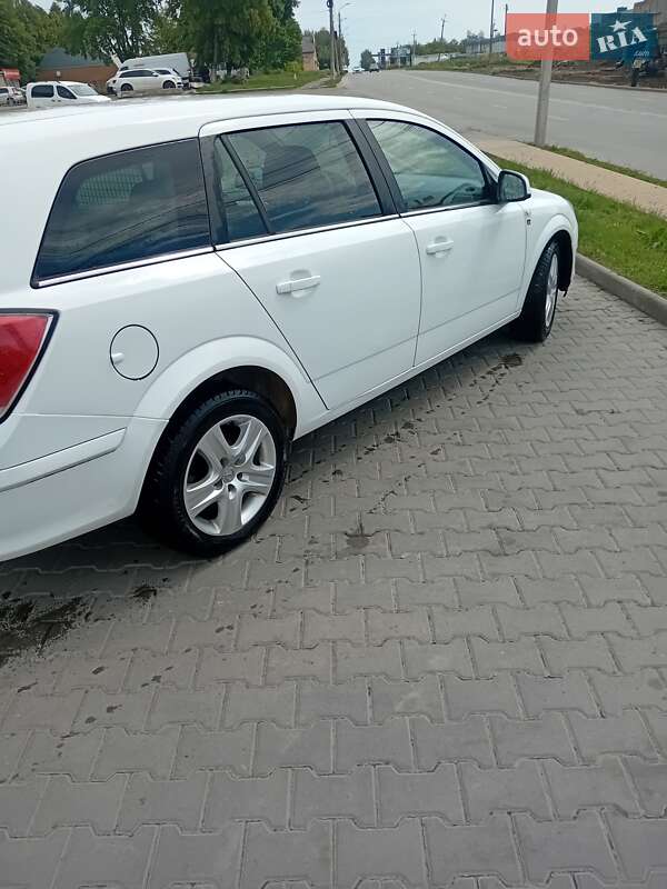 Универсал Opel Astra 2010 в Черновцах