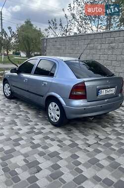 Хэтчбек Opel Astra 2003 в 