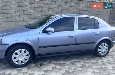 Хэтчбек Opel Astra 2003 в 