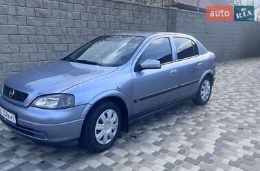 Хэтчбек Opel Astra 2003 в 