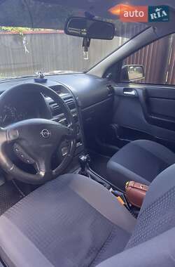 Хэтчбек Opel Astra 2003 в 