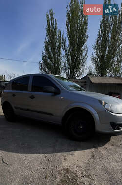 Хэтчбек Opel Astra 2006 в 