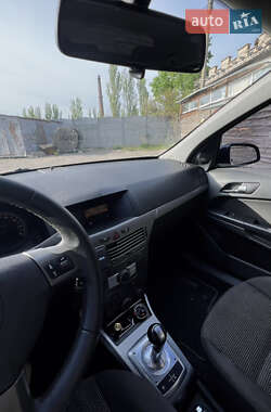 Хэтчбек Opel Astra 2006 в 