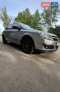 Хэтчбек Opel Astra 2006 в 