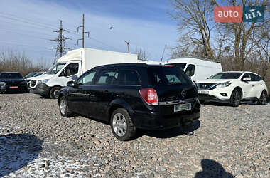 Универсал Opel Astra 2010 в 