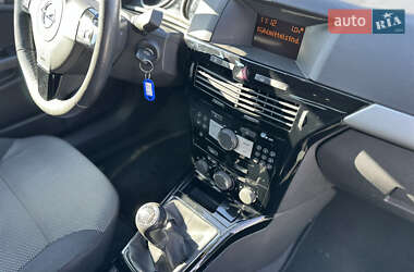 Универсал Opel Astra 2010 в 