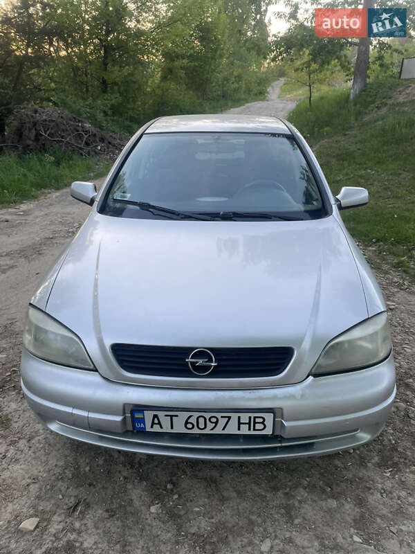 Хэтчбек Opel Astra 1999 в 