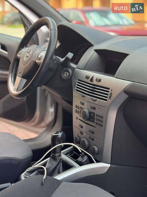 Хэтчбек Opel Astra 2014 в Стрые