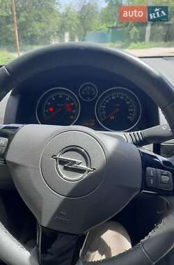Универсал Opel Astra 2010 в 