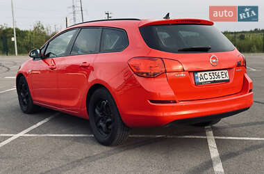 Универсал Opel Astra 2012 в 