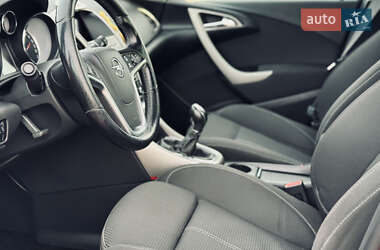 Универсал Opel Astra 2012 в 