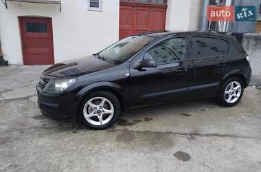 Хэтчбек Opel Astra 2004 в Иршаве
