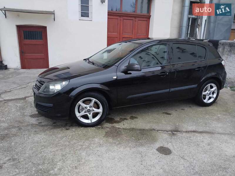 Хэтчбек Opel Astra 2004 в 