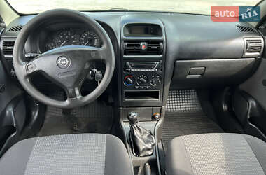 Седан Opel Astra 2005 в 