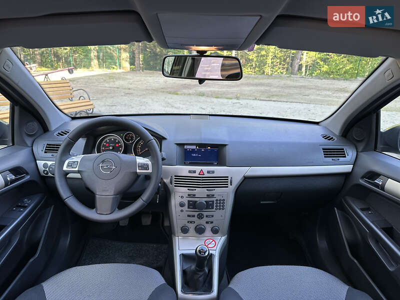 Універсал Opel Astra 2009 в Дрогобичі