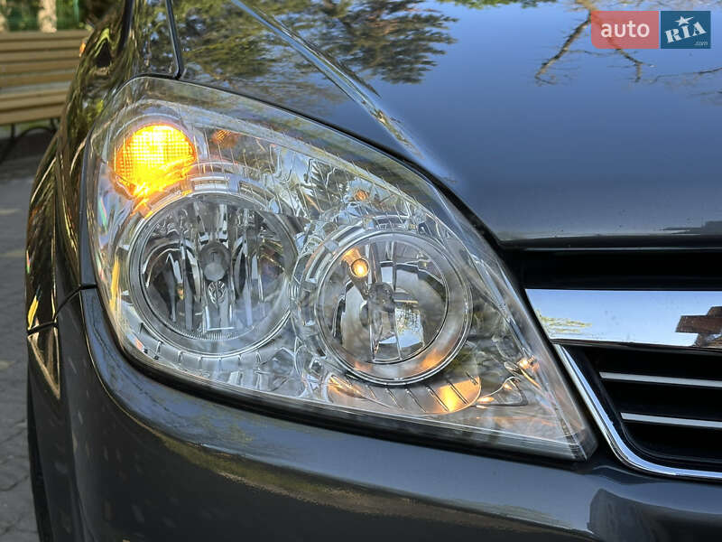 Універсал Opel Astra 2009 в Дрогобичі