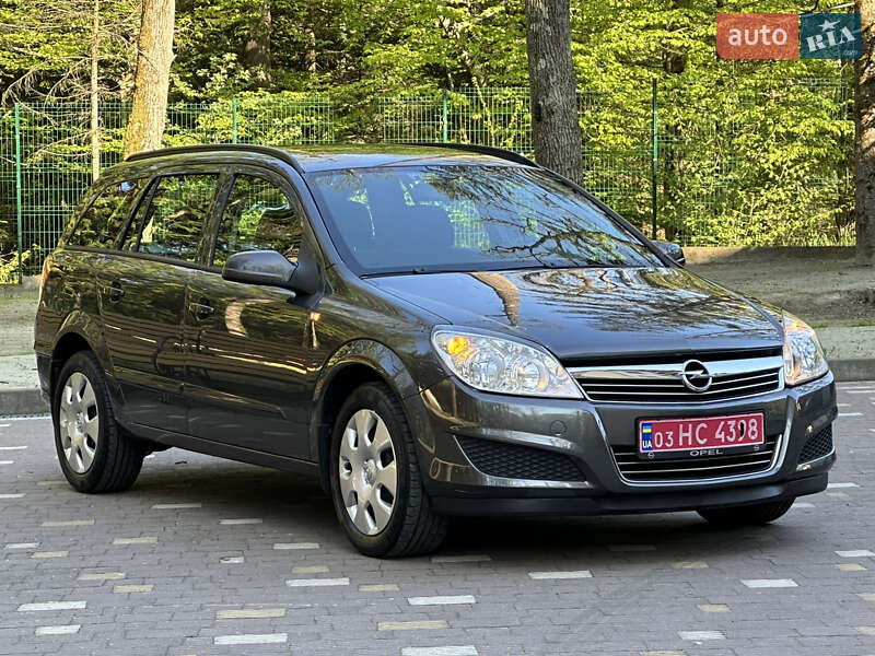 Універсал Opel Astra 2009 в Дрогобичі