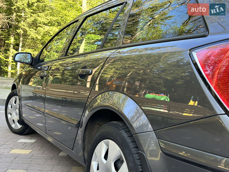 Універсал Opel Astra 2009 в Дрогобичі