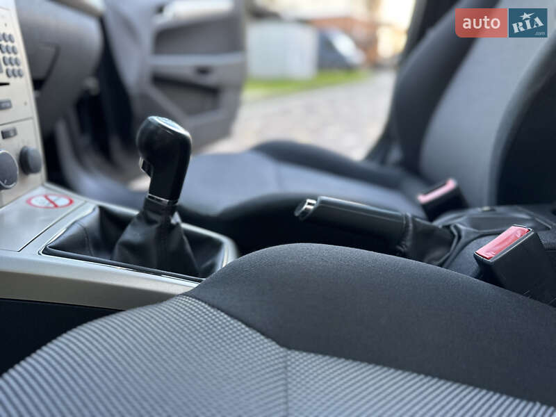 Універсал Opel Astra 2009 в Дрогобичі