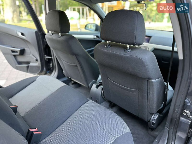 Універсал Opel Astra 2009 в Дрогобичі
