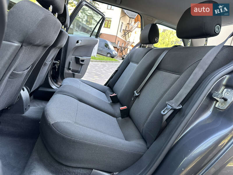Універсал Opel Astra 2009 в Дрогобичі