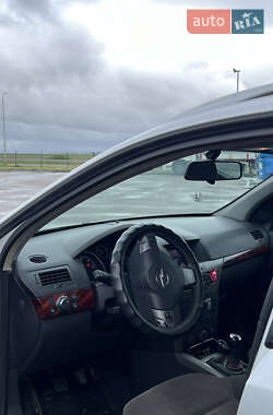 Универсал Opel Astra 2005 в 