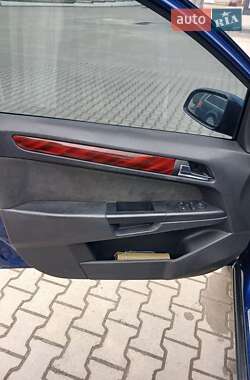 Хэтчбек Opel Astra 2005 в 