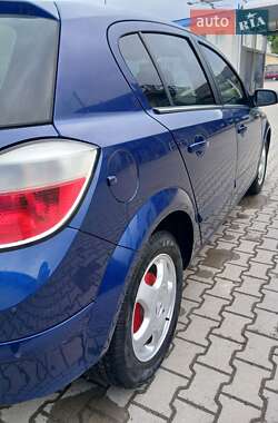 Хэтчбек Opel Astra 2005 в 