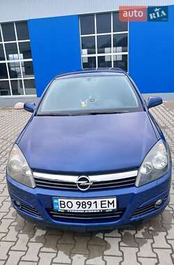 Хэтчбек Opel Astra 2005 в 