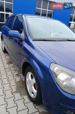 Хэтчбек Opel Astra 2005 в 