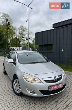 Opel Astra 2010 Opel Astra 2010