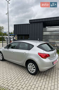 Хэтчбек Opel Astra 2010 в 