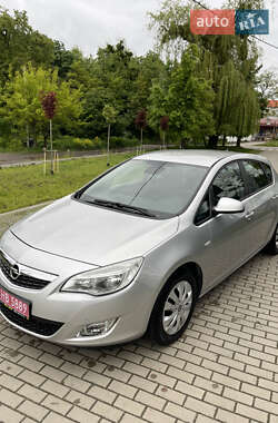 Хэтчбек Opel Astra 2010 в 