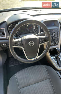Хэтчбек Opel Astra 2010 в 