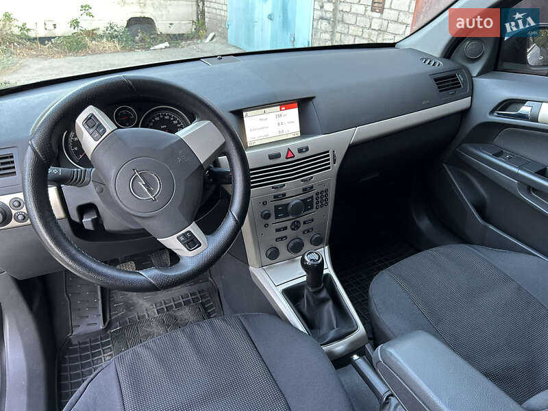 Хэтчбек Opel Astra 2007 в Николаеве