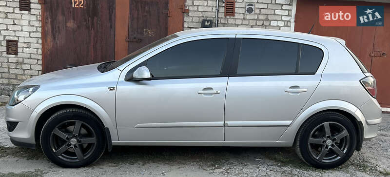 Хэтчбек Opel Astra 2007 в Николаеве