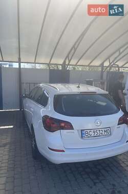 Универсал Opel Astra 2012 в 