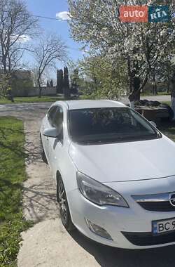 Универсал Opel Astra 2012 в Львове