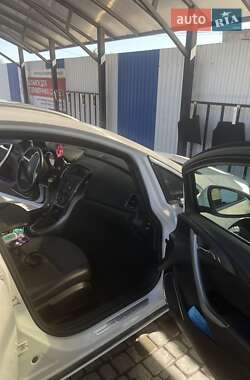 Универсал Opel Astra 2012 в 