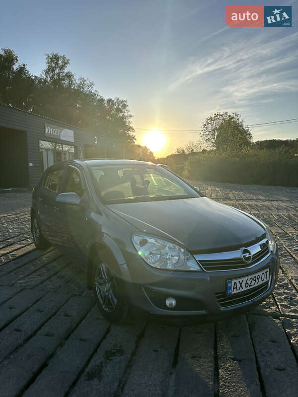 Хэтчбек Opel Astra 2007 в Люботине