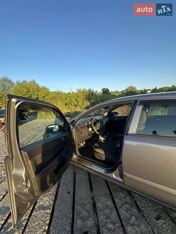 Хэтчбек Opel Astra 2007 в Люботине
